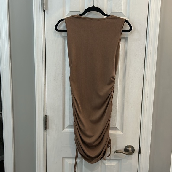 Ribbed Brown tank dress with ruched hem - Picture 5 of 6